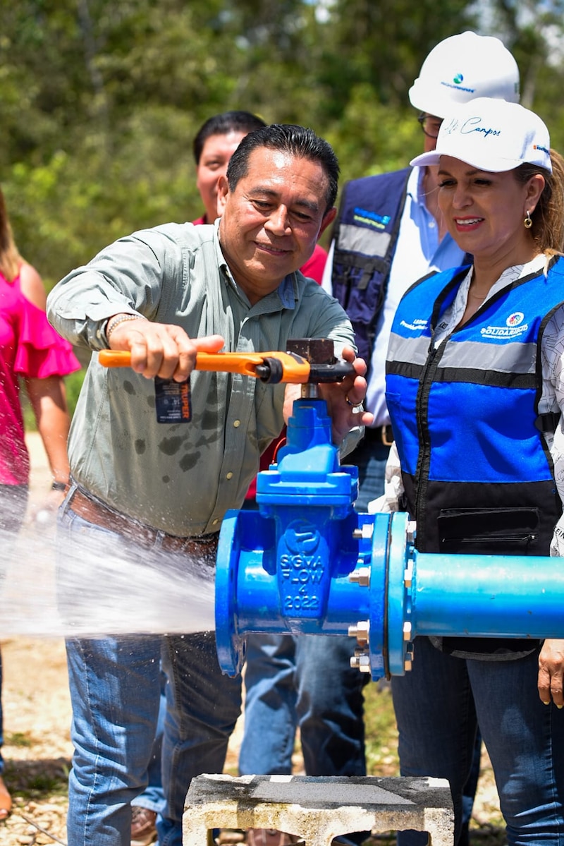 Inauguración de una nueva planta de tratamiento de agua en la comunidad de Los Planes