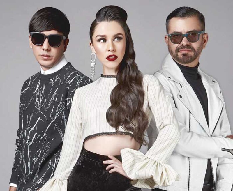 Tres jóvenes artistas de la música urbana latina.