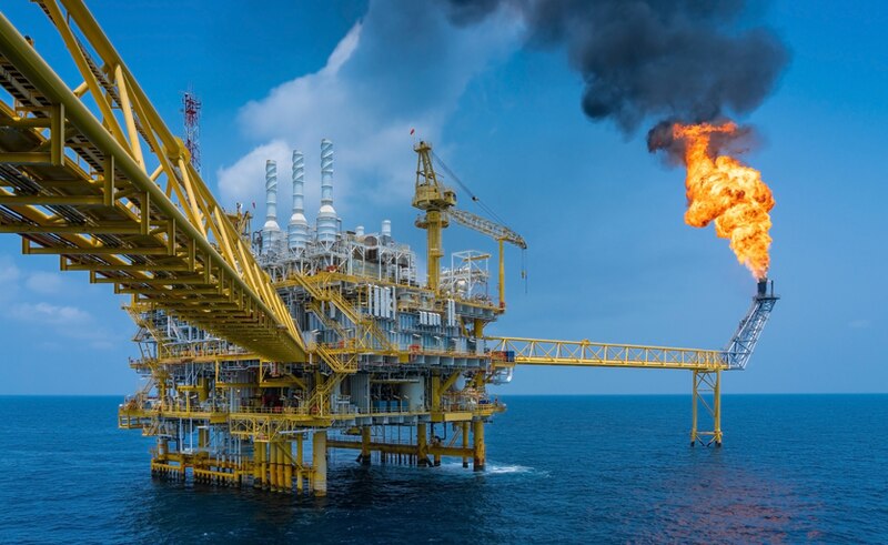 Plataforma petrolera en el mar