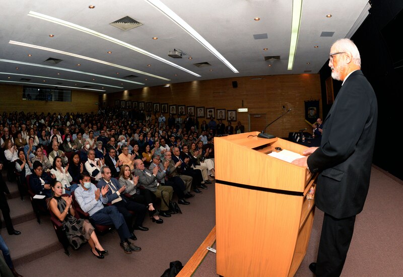 Conferencia sobre la historia de la medicina en México