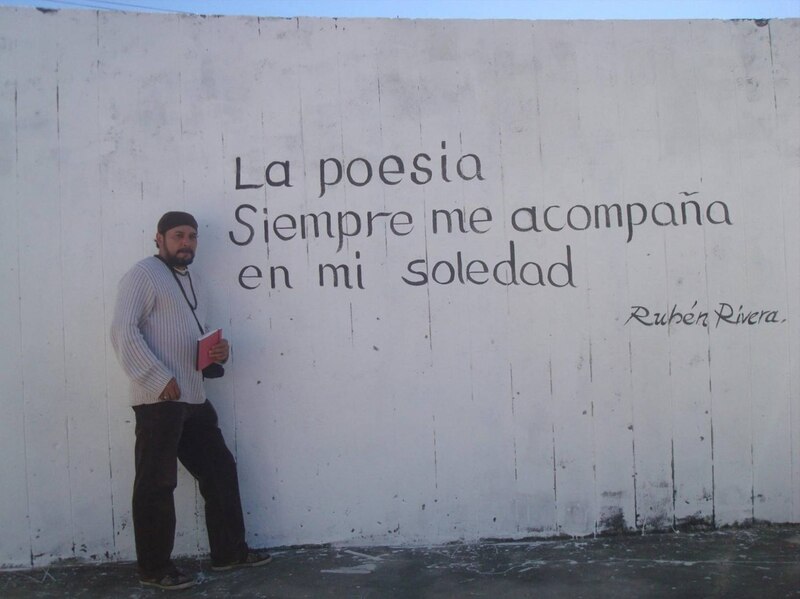 La poesía siempre me acompaña en mi soledad