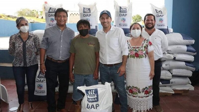 Entrega de fertilizante a productores de Yucatán