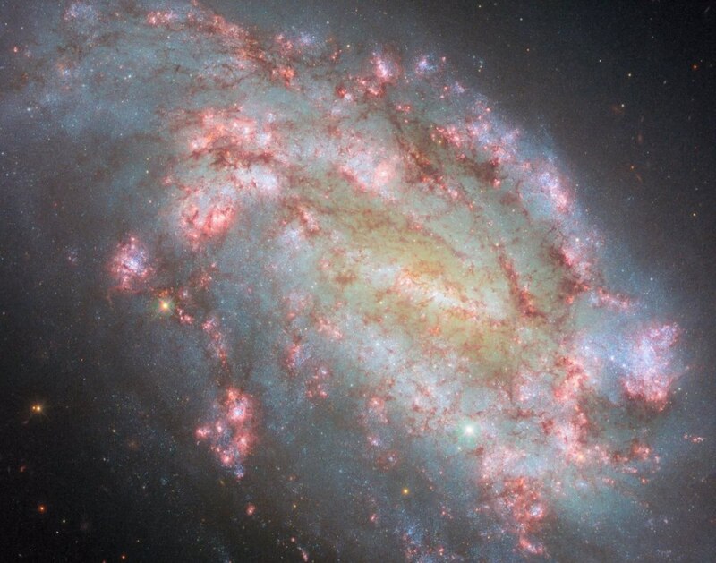 Una galaxia espiral barrada