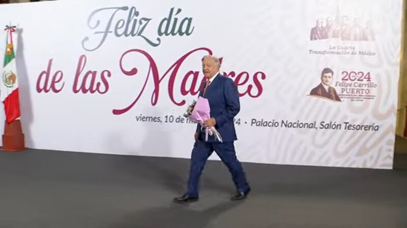 Presidente López Obrador celebra el Día de las Madres en Palacio Nacional