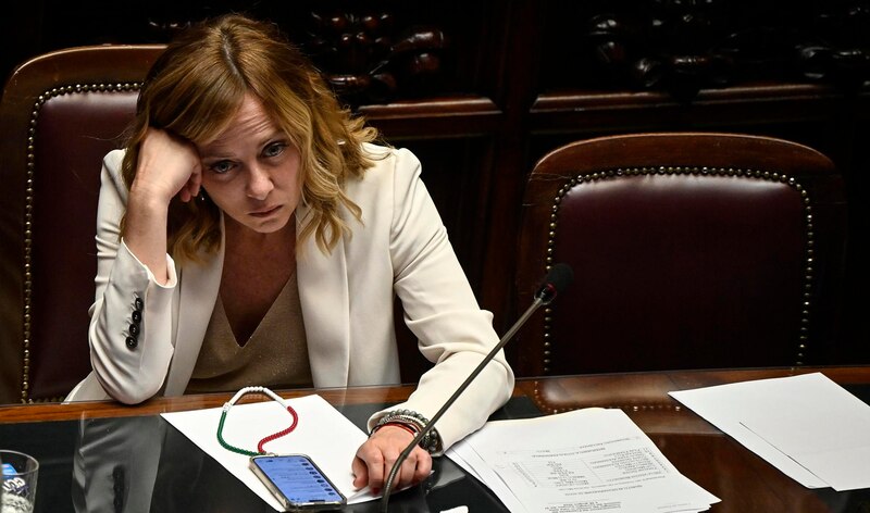 La cara de la derrota: La presidenta de la Comunidad de Madrid, Isabel Díaz Ayuso, durante el debate de investidura de Pedro Sánchez.