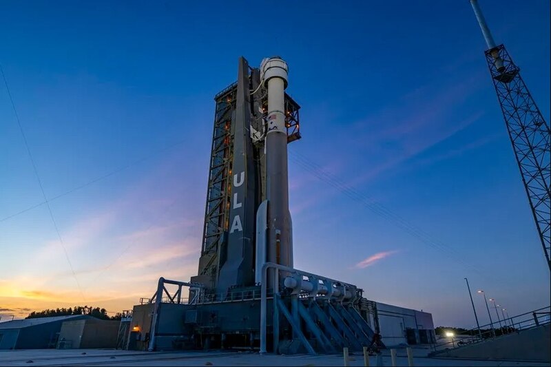 Cohete espacial listo para el lanzamiento