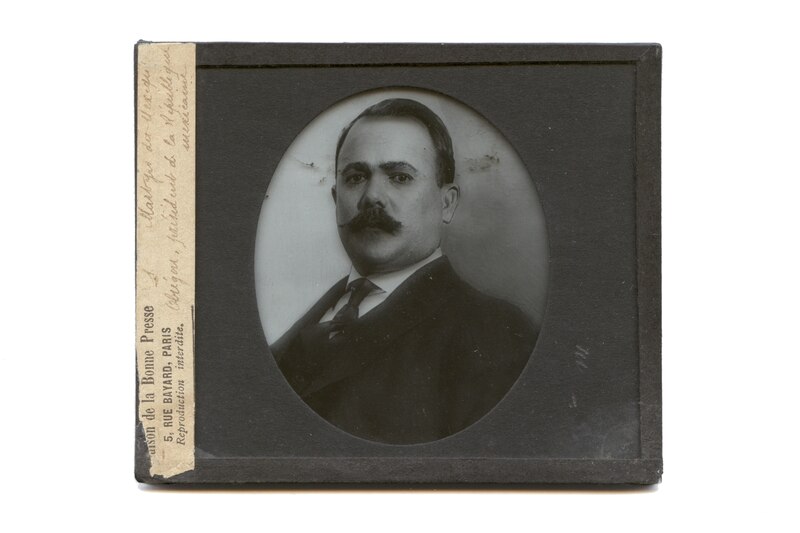 Retrato de un hombre con bigote