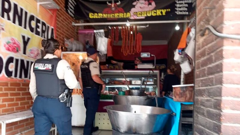 Clausuran carnicería por vender carne de perro