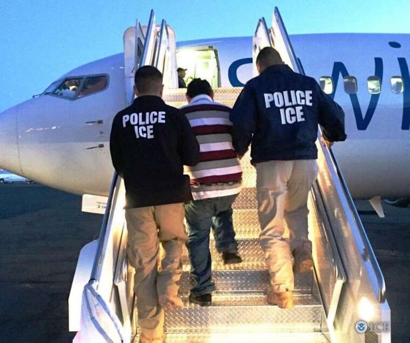 ICE arresta a un inmigrante en el aeropuerto