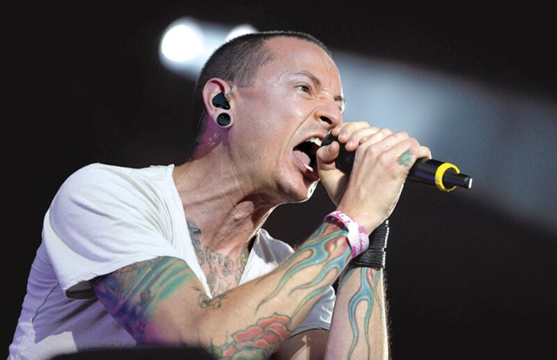 Chester Bennington, vocalista de Linkin Park, en concierto