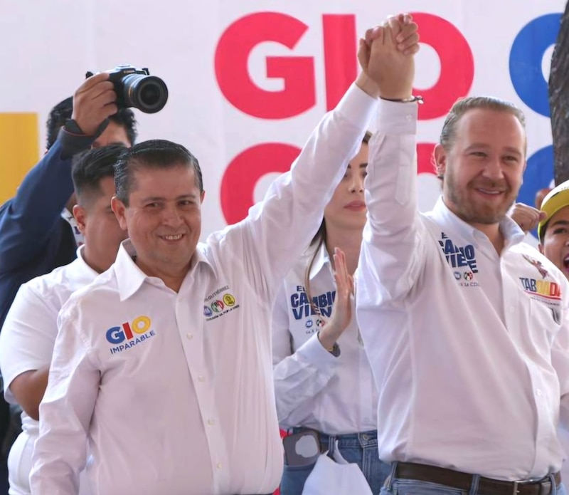 El candidato a gobernador de Nuevo León, Samuel García, celebra su victoria en las elecciones de 2021.