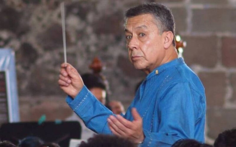 El maestro Arturo Márquez dirige la Orquesta Sinfónica de Minería
