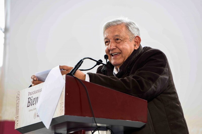El presidente Andrés Manuel López Obrador da un discurso en un evento público.