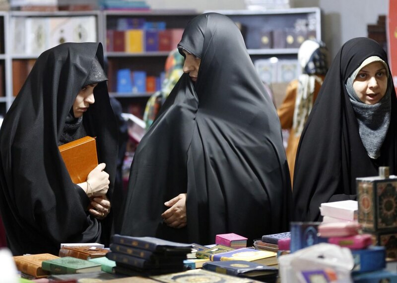 Mujeres musulmanas en una librería