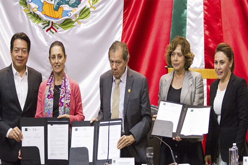 Firma de convenio entre la SEP y el INAI