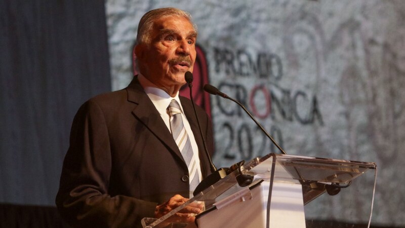 El presidente de la Crónica entrega el premio a la trayectoria