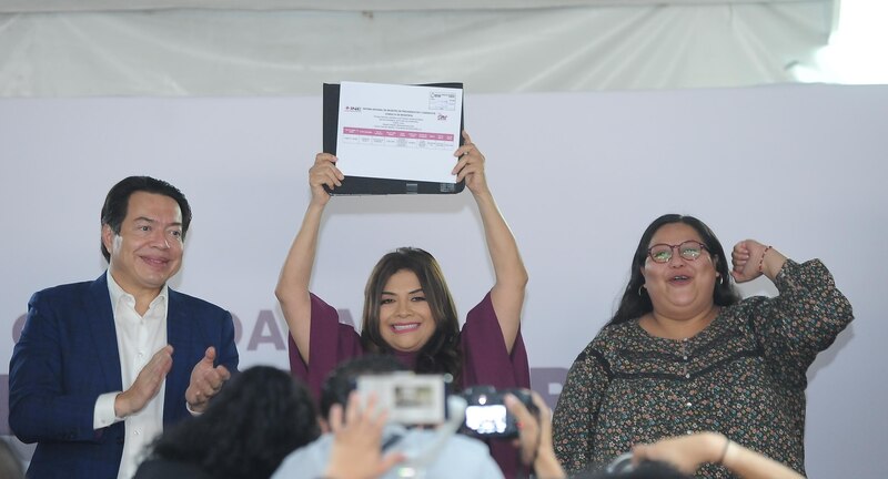 Entrega INE constancia a candidata de Morena por gubernatura de Campeche