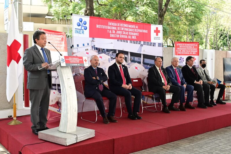 Entrega de reconocimiento al Instituto Nacional de Enfermedades Respiratorias y al Dr. Jorge Salas Hernández, Director General del INER.