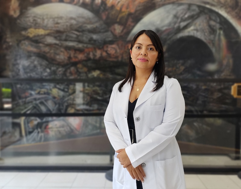 La  doctora Diana Andrea Herrera Sánchez, Jefa de la División de Educación en Salud del Hospital de Especialidades del CMN Siglo XXI, destaca la atención a de alergias a derechohabientes