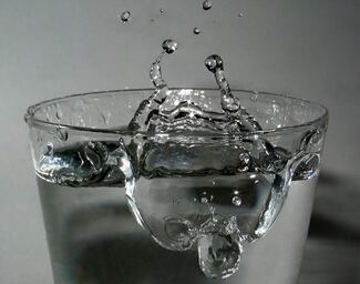 El agua puede convertirse en superconductor y almacén de energía, según revela un estudio
