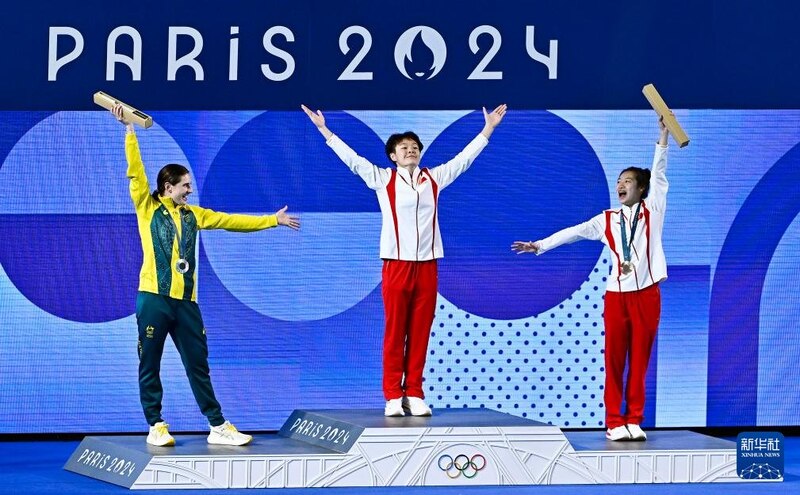 Gimnastas en el podio en los Juegos Olímpicos de París 2024