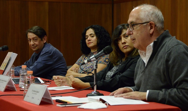 Mesa redonda sobre la importancia de la lectura