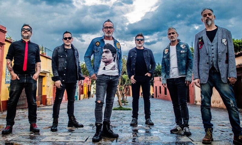 Café Tacvba, en concierto acústico en el Zócalo de la Ciudad de México