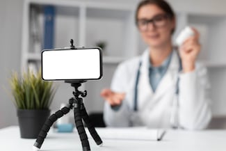 Busca PAN en Senado prohibir que medicamentos sean promocionados por “influencers”
