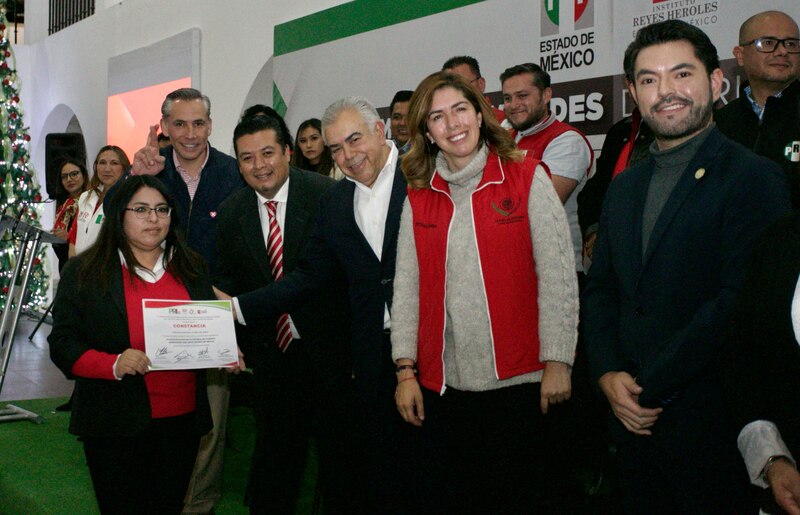 Entrega de constancias a los integrantes del PRI en el Estado de México