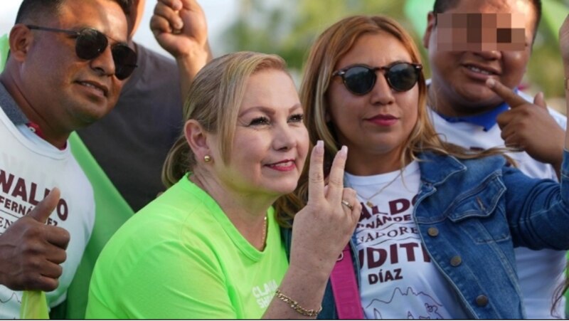 La candidata presidencial hondureña Xiomara Castro celebra con sus seguidores tras conocerse los resultados de las elecciones generales.