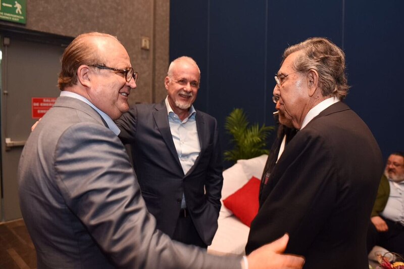Políticos sonrientes