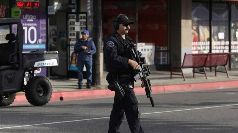 Policía en la escena de un crimen