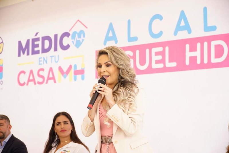 La alcaldesa de Bogotá, Claudia López, habla en un evento público.