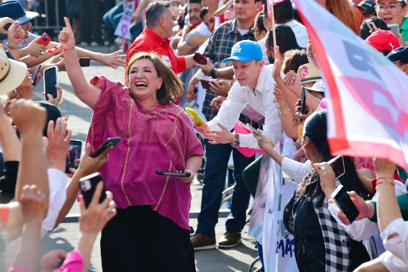 Clausura AMLO campaña de Sheinbaum en el Zócalo ante miles de simpatizantes