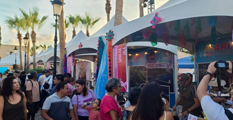 Feria de artesanías en Puerto Vallarta
