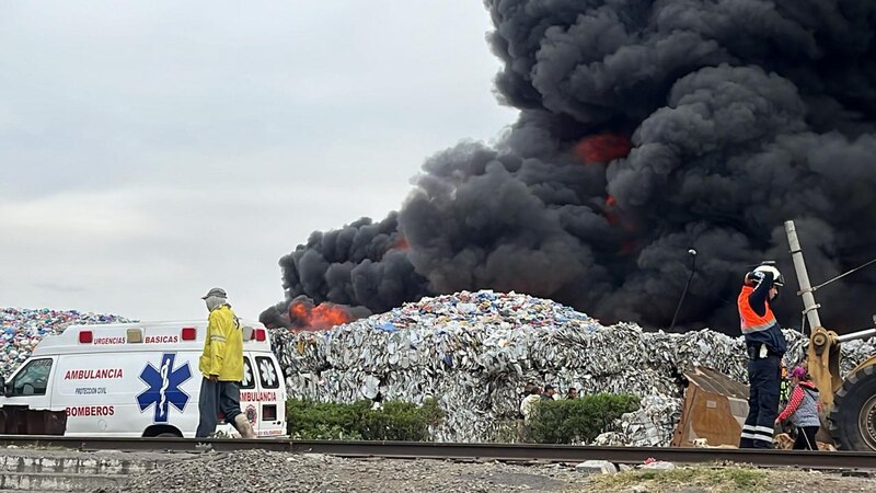 Incendio en un depósito de papel