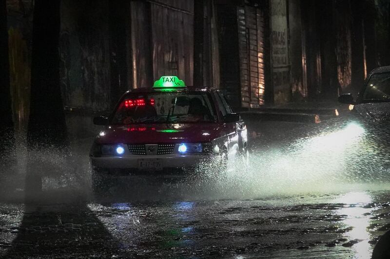 CIUDAD DE MÉXICO 14AGOSTO2025.- Se registró una intensa lluvia en la capital, dejando encharcamientos e inundaciones en fiversos puntos.