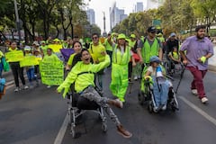 Personas con discapacidad marchan en Reforma para exigir un sistema de cuidados digno