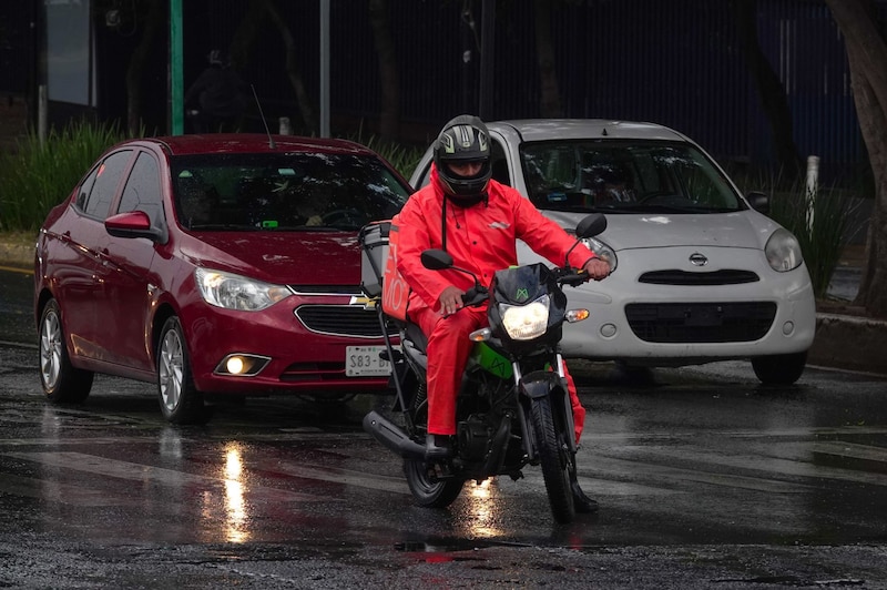 La ciudad amaneció con fuertes lluvias en varias partes de la capital del país y zona metropolitana.