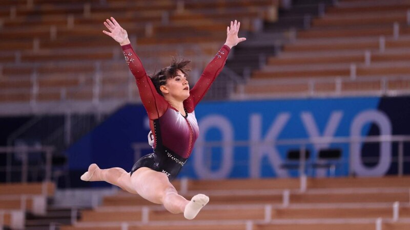 Gimnasta en el aire