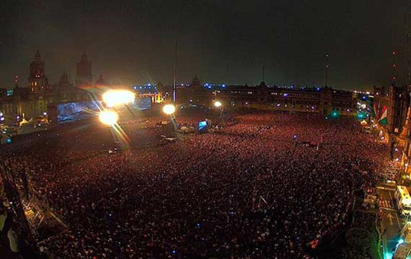 Multitudes en el Zócalo de la Ciudad de México
