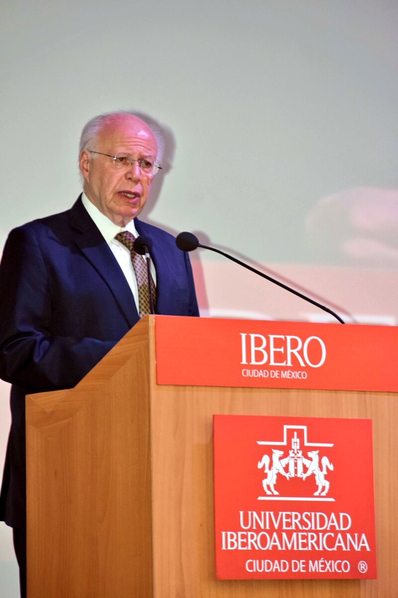 El rector de la Universidad Iberoamericana, José Morales Orozco, durante un discurso.