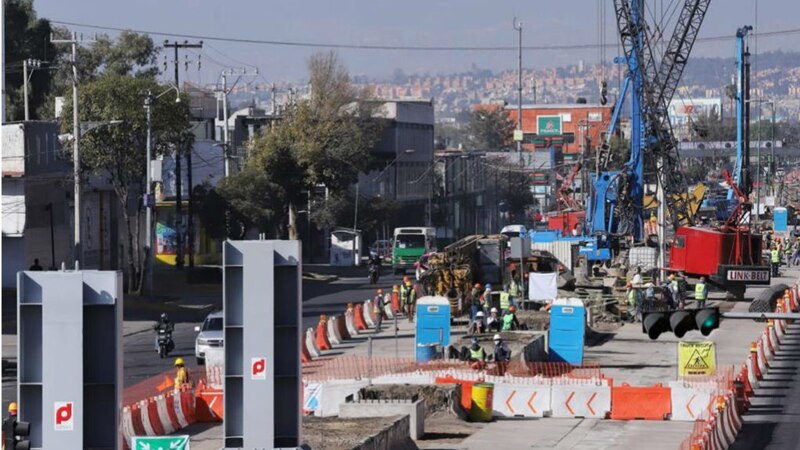 Construcción de un puente vehicular en la Ciudad de México