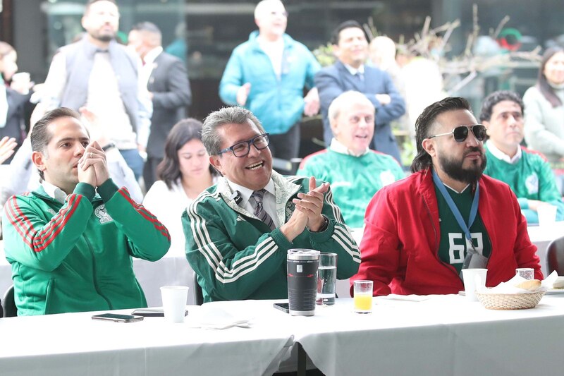 Políticos mexicanos en un evento público