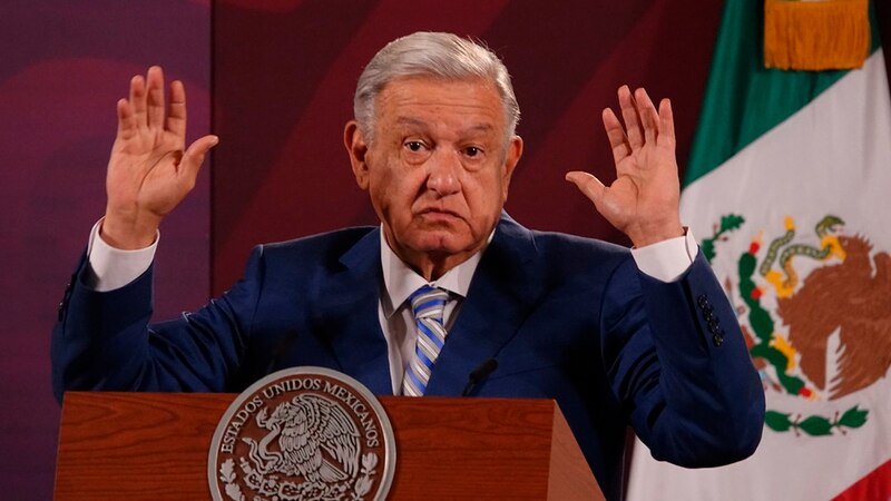 El presidente Andrés Manuel López Obrador habla durante una conferencia de prensa en el Palacio Nacional.