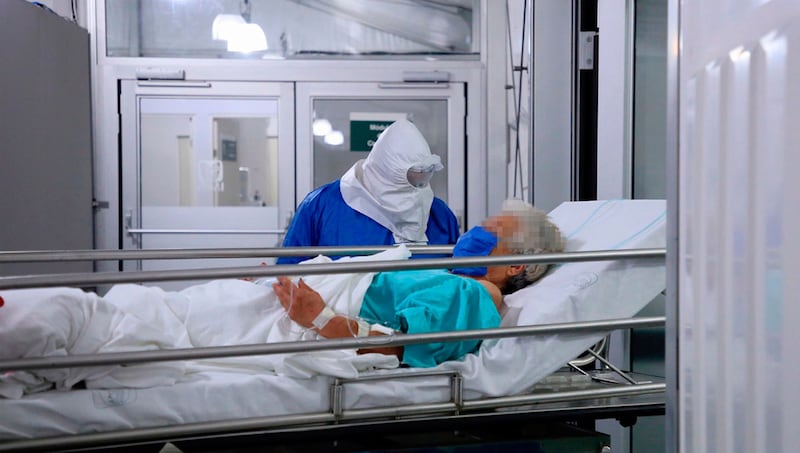 Paciente con COVID-19 en el hospital