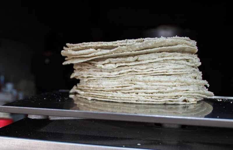 Tortillas de maíz hechas a mano