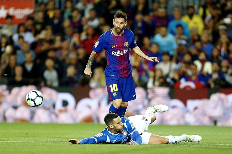 Lionel Messi en acción durante un partido de fútbol