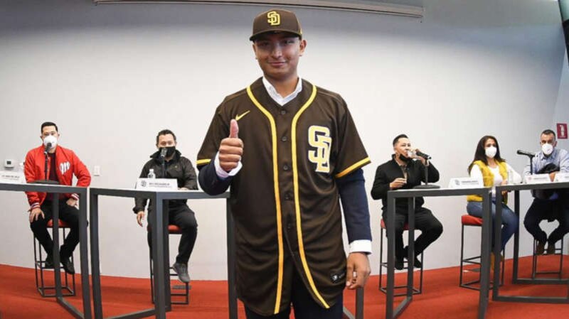 Fernando Tatis Jr. en conferencia de prensa