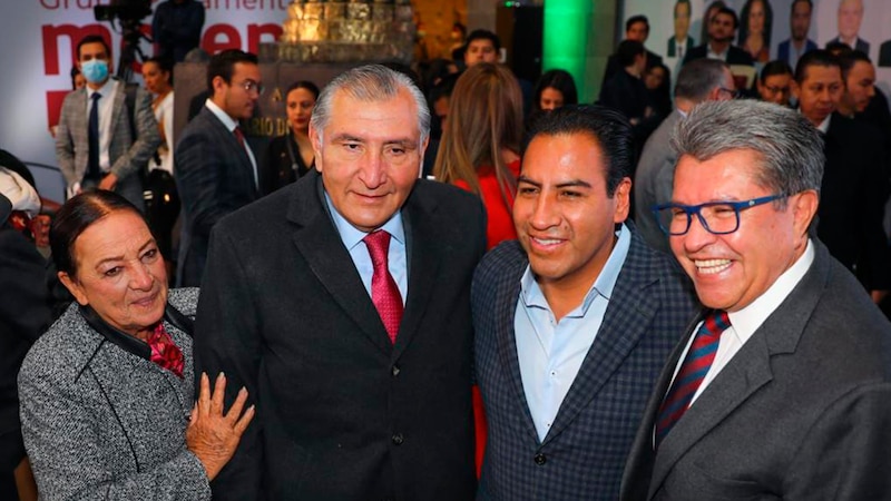 Políticos sonrientes en un evento